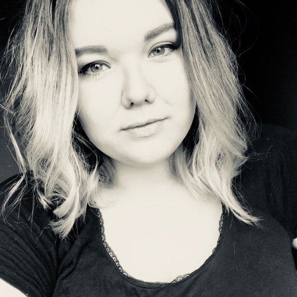 Meet your Posher, Haley - Picture 1 of 3